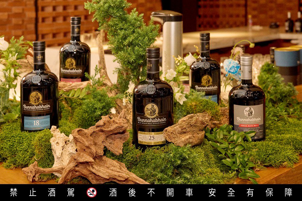 布納哈本因應艾雷島嘉年華推出限量典藏系列「Westering Home Collection」  首部曲「15年啟航Turas Math No.1」限量上市