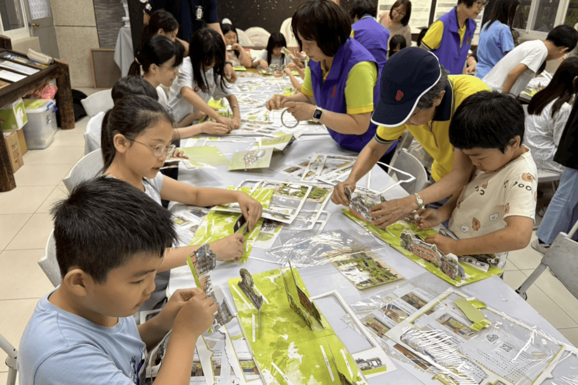 林本源園邸文化列車駛進坪林     繪本、光雕影片帶學童探索在地歷史