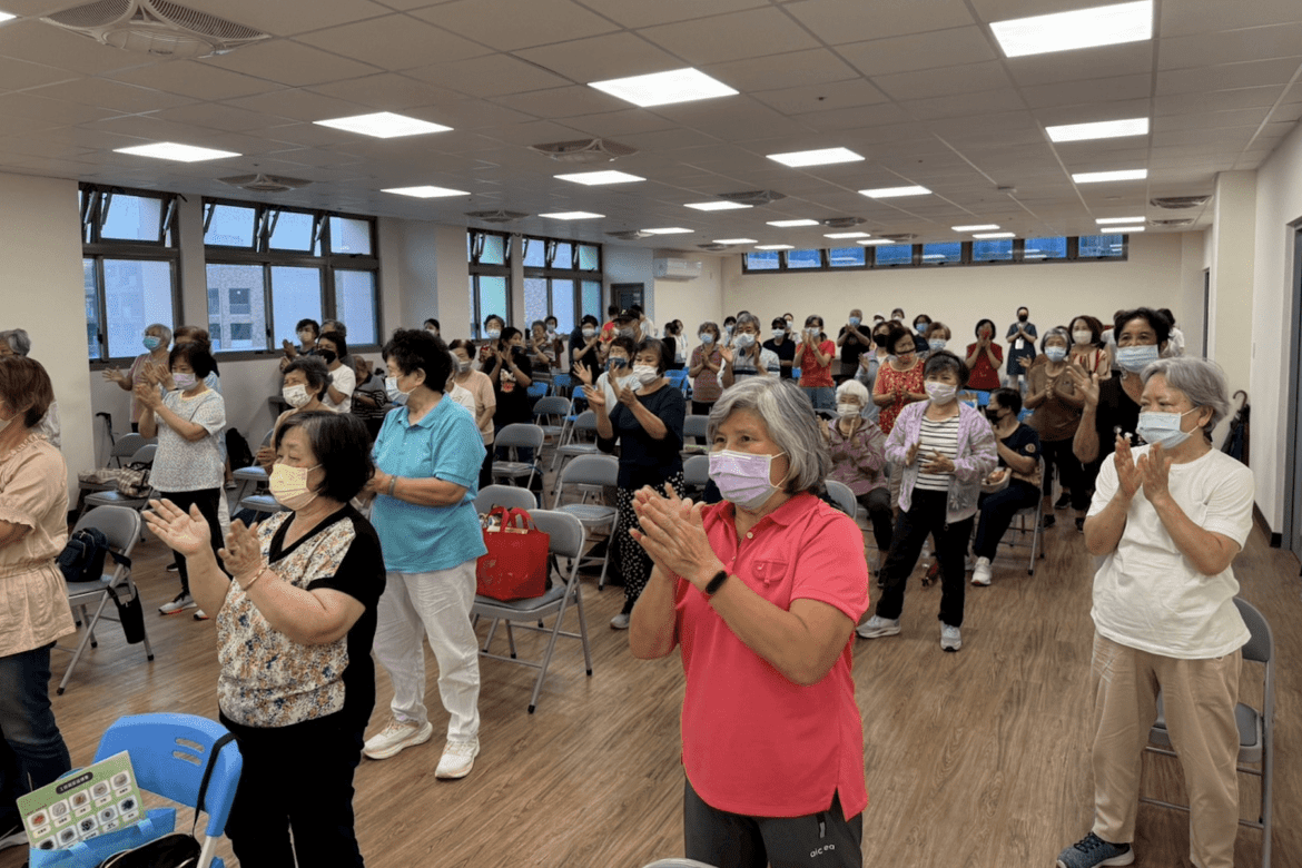 全齡共學新模式     林口「歡銀學堂」落腳東湖國小     專業長照服務受長輩歡迎