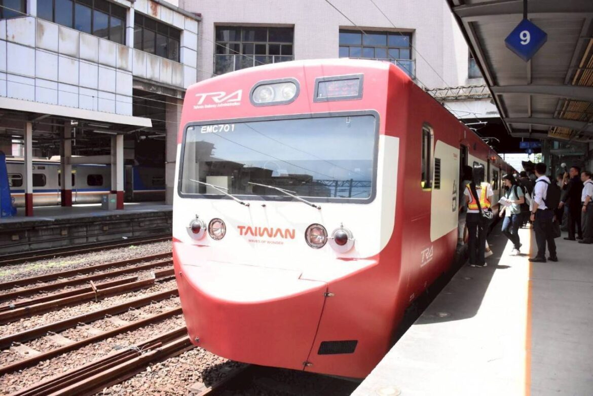 復刻「嗶嗶嗶嗶台灣號」彩繪列車啟航  運行宜蘭線行銷東北角風光