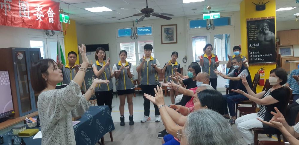 暖心芳療在榮家 長者紓壓展歡顏 