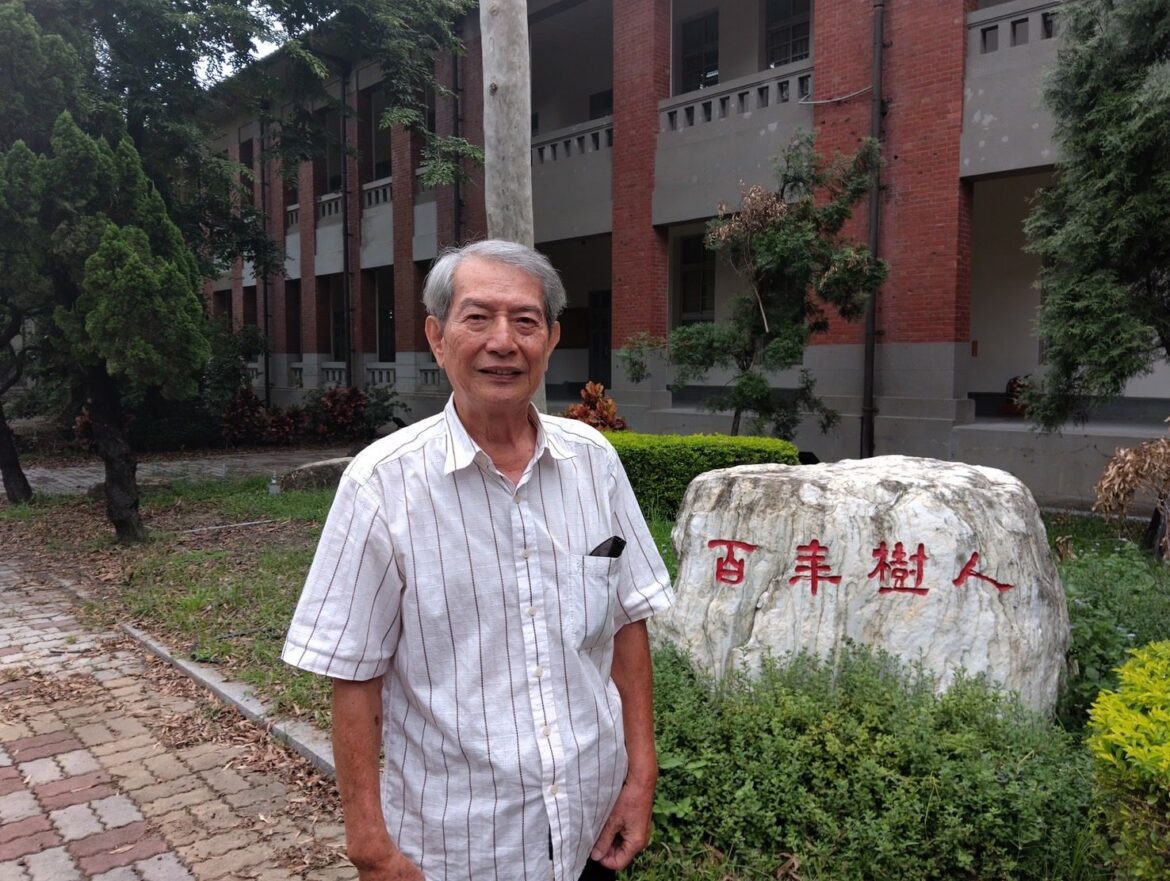 南一中退休教師李福進推動「幸福省時易學」榮獲教育奉獻獎