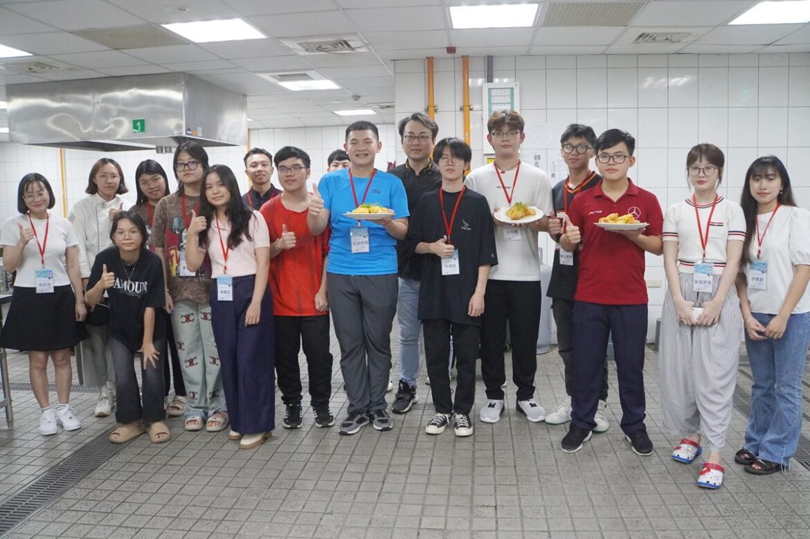 大葉大學胡志明市國際高專華語研習團  透過烹飪認識台灣文化