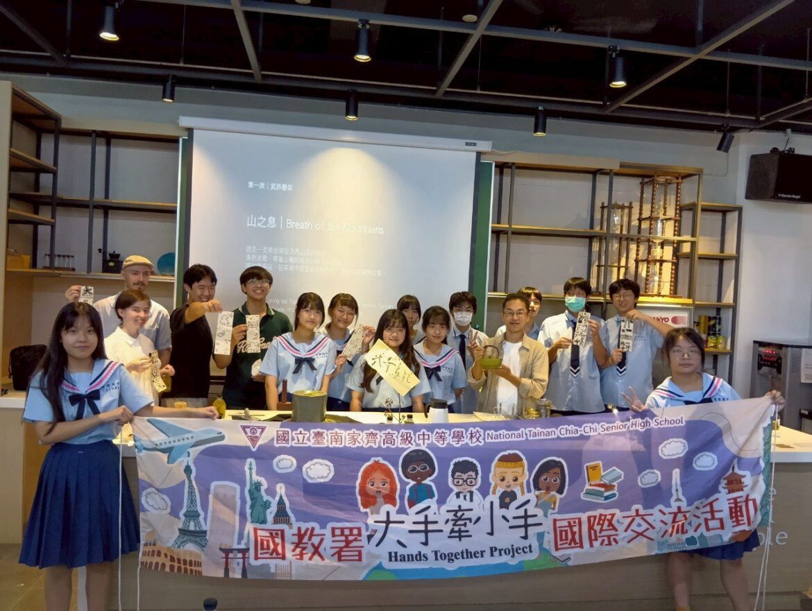 家齊高中辦跨文化食光派對窯烤披薩DIY×大暑茶席體驗　茶與字交織文化饗宴