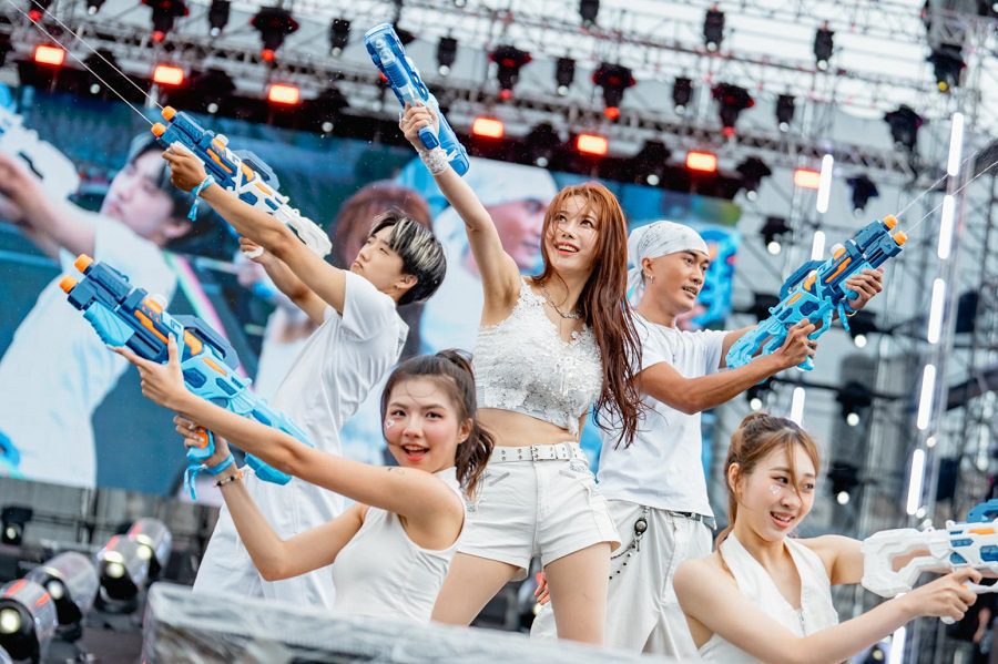 李雅英濕身開場！高雄啤酒音樂節熱力引爆　預估三日湧9.5萬人、產值上看3億元