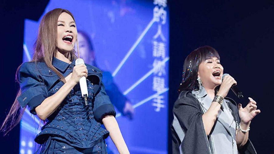 鐵肺歌后彭佳慧與客語唱將吉那-楊淑喻對飆新單曲〈捉迷藏〉如同上演「音樂宮鬥劇」