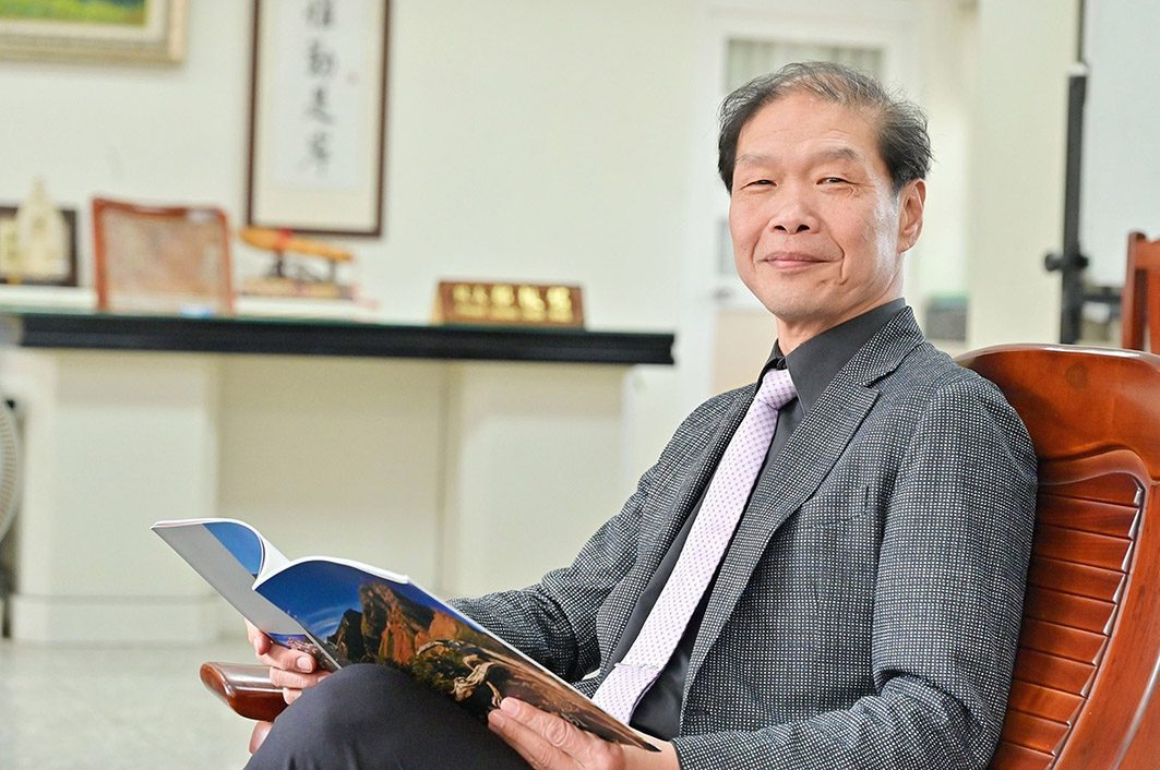 嘉義市校長陳文瑜、鄭振銘　雙雙榮獲114年度校長領導卓越獎