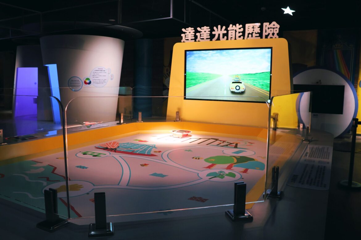 體驗互動式展具沉浸式學習光電知識　科博館「達達的魔法樂園」回歸
