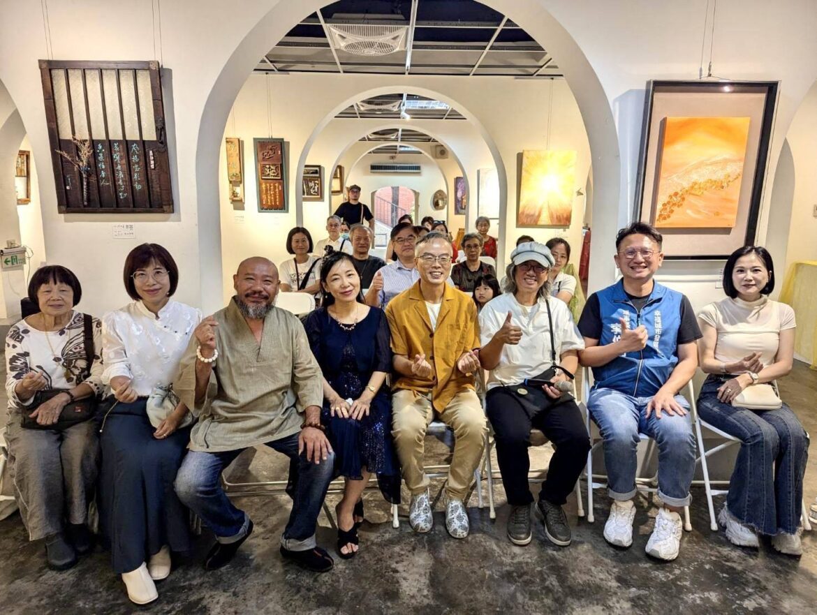 一場穿越感官的愛與光之旅　在愛中香遇看見光~洪國華李童顏雙人展
