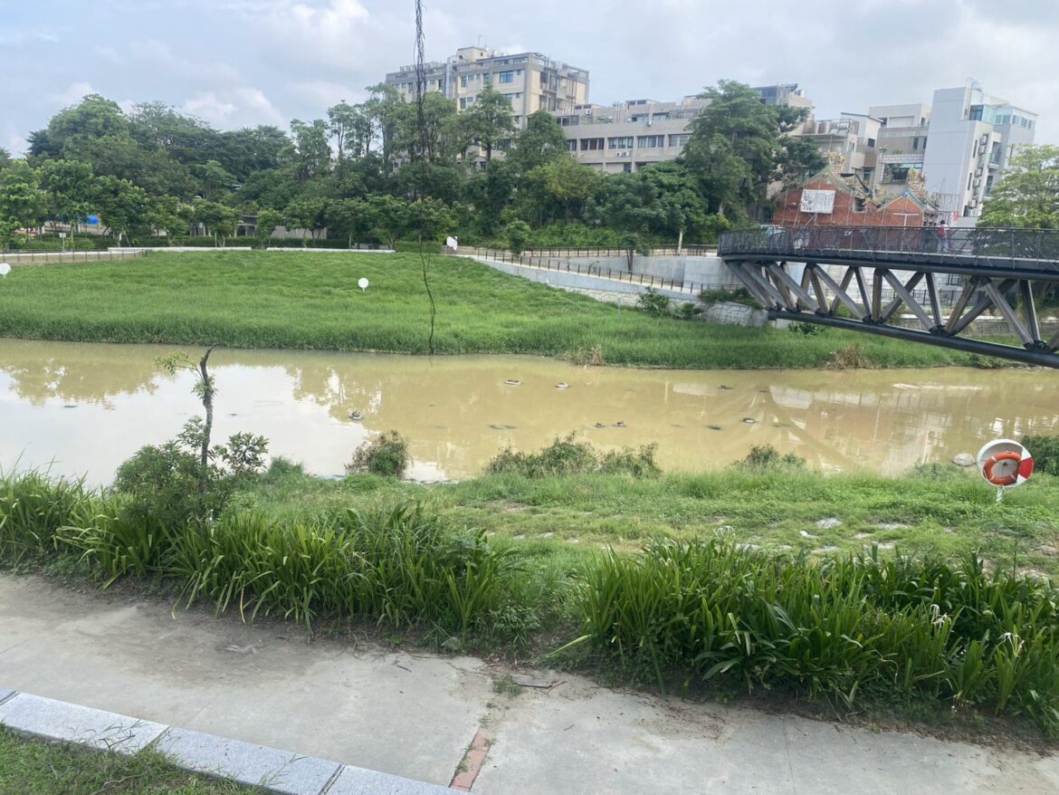 議員指竹溪遭污染來自於上游家庭廢水　根本解決之道還是要有污水處理廠