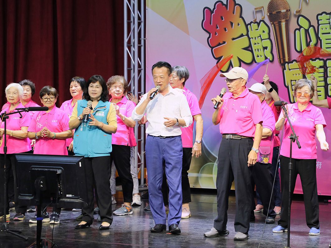 嘉義縣失智據點歌謠競賽歡樂登場　長輩比歌喉秀創意