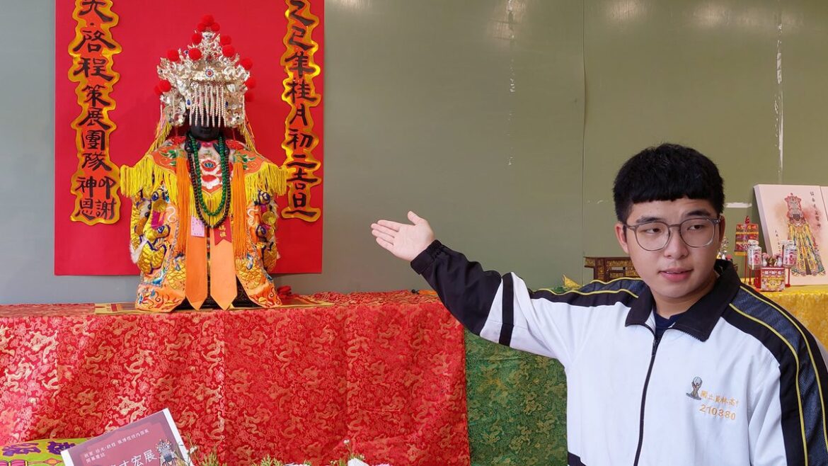 二林囡仔與神明的對話  員高張博程獨立策展《拾光啓程》個人展