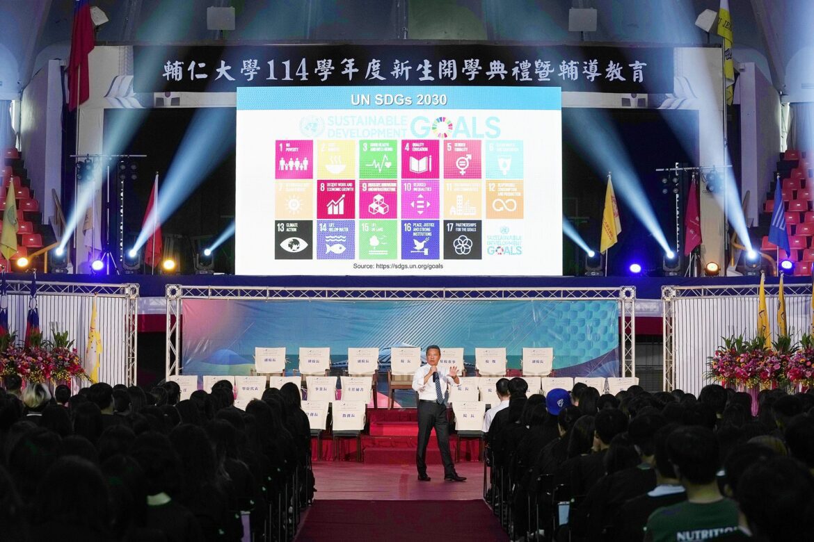 輔大開學典禮夠永續　校長藍易振親自帶來一堂「永續素養課」