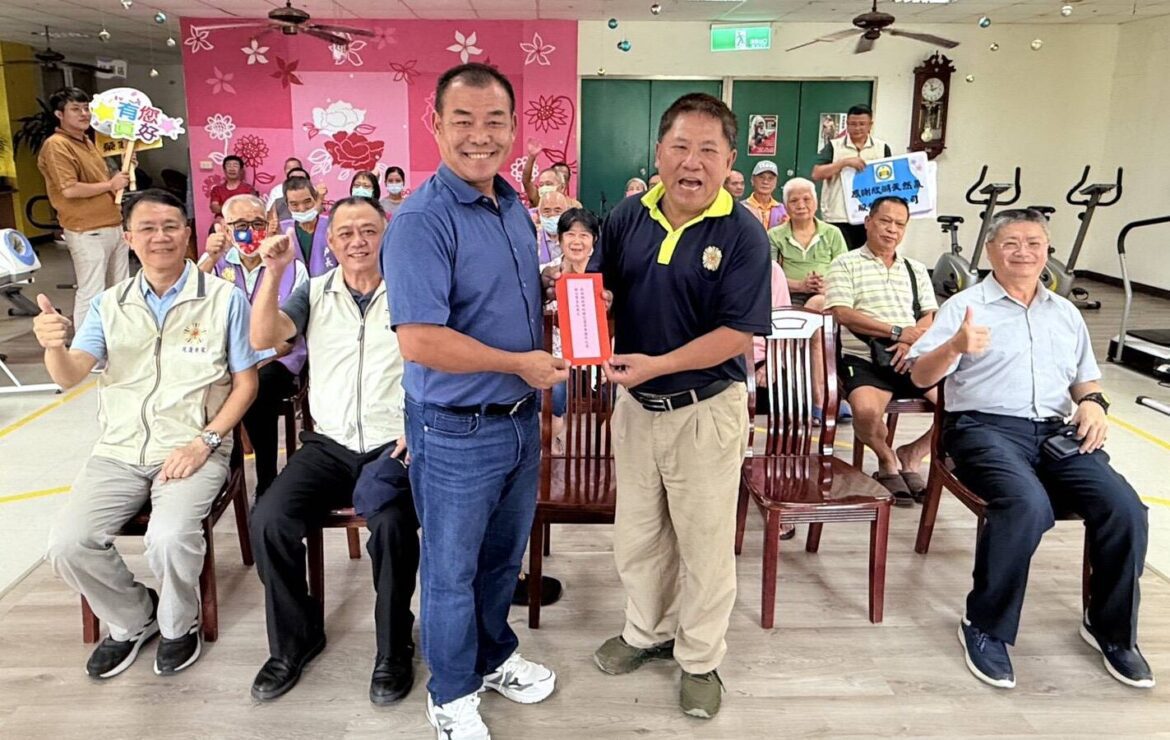 欣湖天然氣聯結企業人士  捐善款關懷花蓮榮家住民