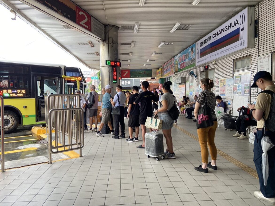 教師、中秋及國慶連假出遊免去塞車之苦  客運優惠票價等你來搭