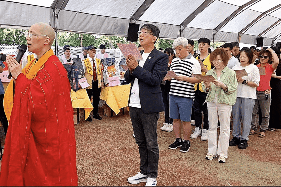 為毛寶貝祈福     新北動保處與佛光山金光明寺辦中元法會     超薦萬靈、莊嚴肅穆