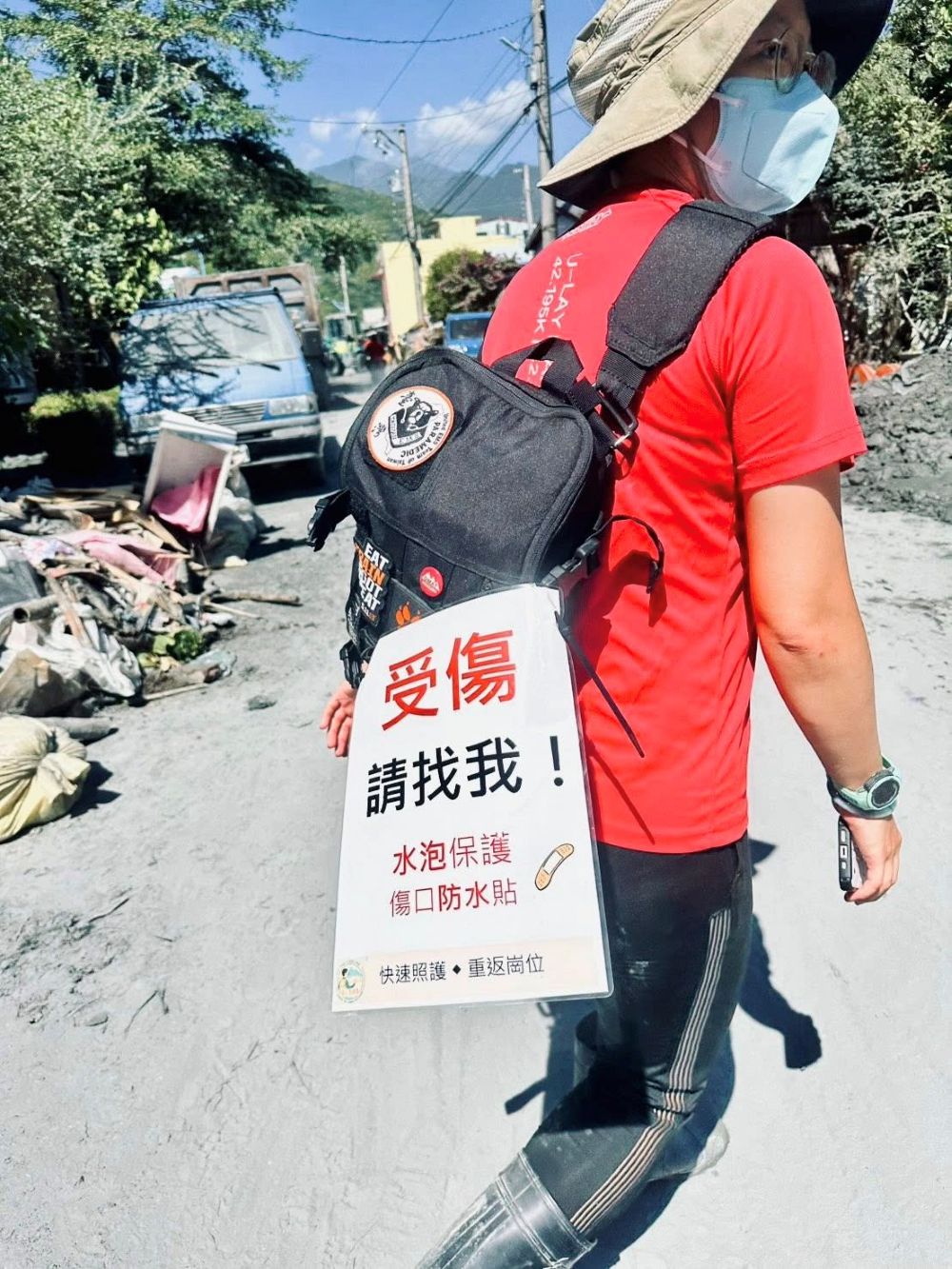 慈院行動傷口照護小組深入巷弄  扮演守護災民和鏟子超人的角色 