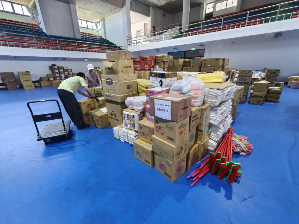 同島一命 國民黨團高雄市黨部、靜和醫院捐贈花蓮災區愛心物資與百萬善款