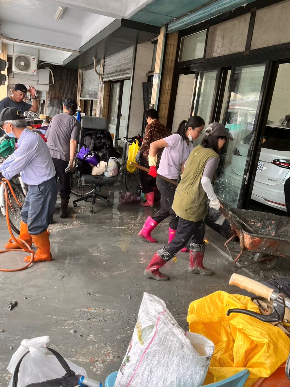 花蓮光復鄉災後復原作業不分彼此  各路人馬與物資湧入 共寫動人篇章