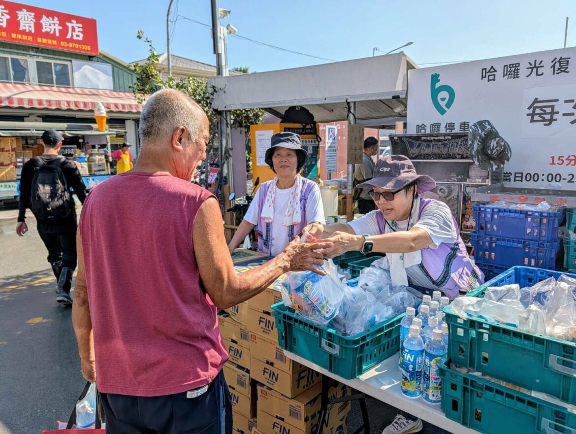 中秋連假花縣府發放3萬份早午餐 感謝鏟子超人及志工無私協助救災