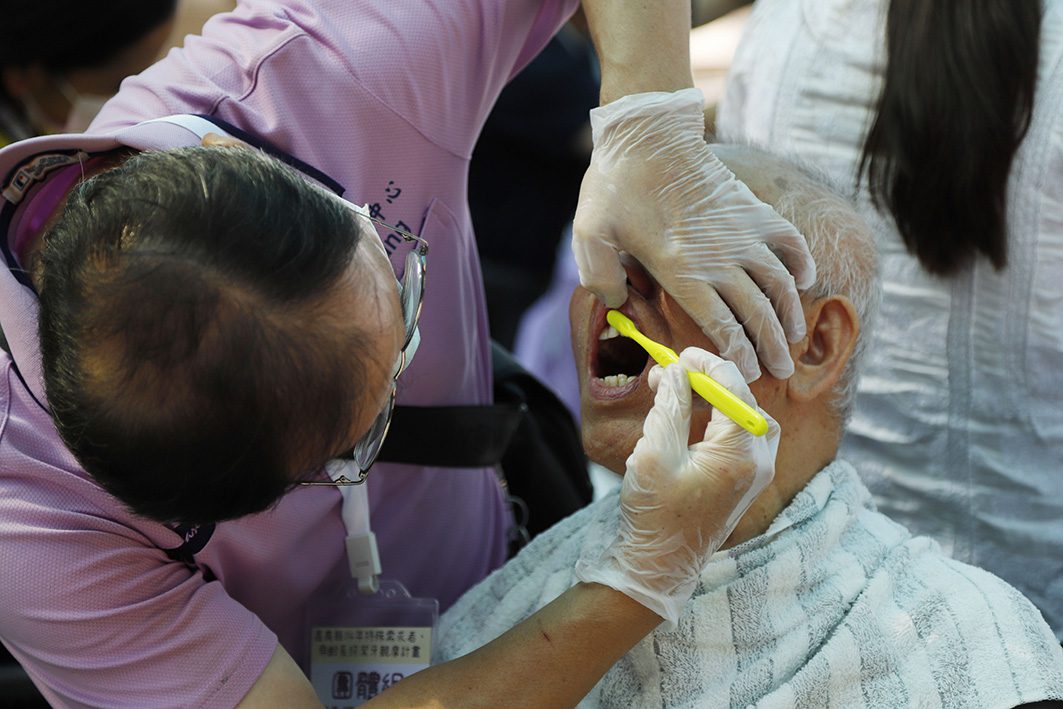 嘉義縣特殊需求、樂齡長照潔牙觀摩　團體競賽促進口腔健康