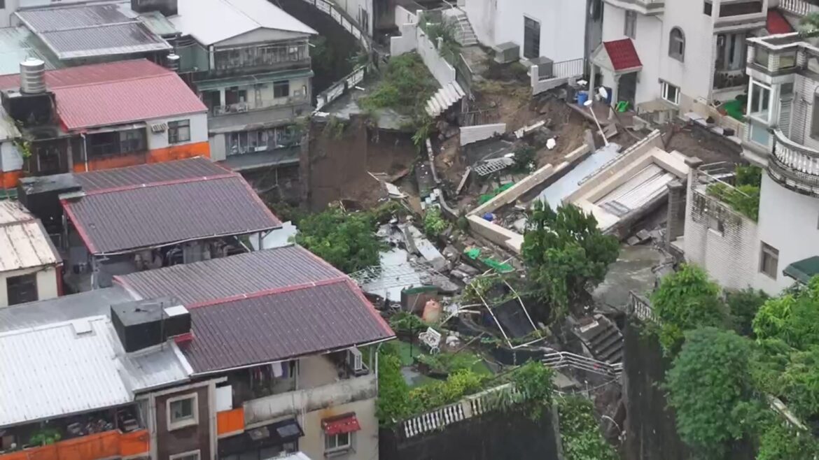 影音/不敵豪雨 新北新店社區擋土牆坍塌急撤108人　