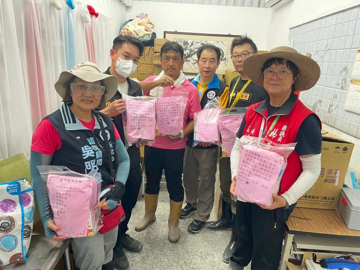 新北藥師公會送「護你包」進災區   楊華美：關心災民健康義行可風