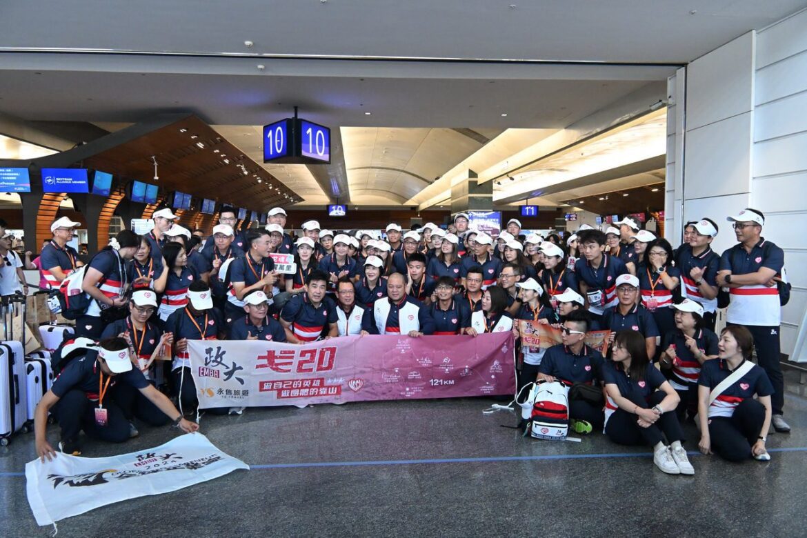 影音/創台灣紀錄！政大EMBA近百人挑戰戈壁馬拉松