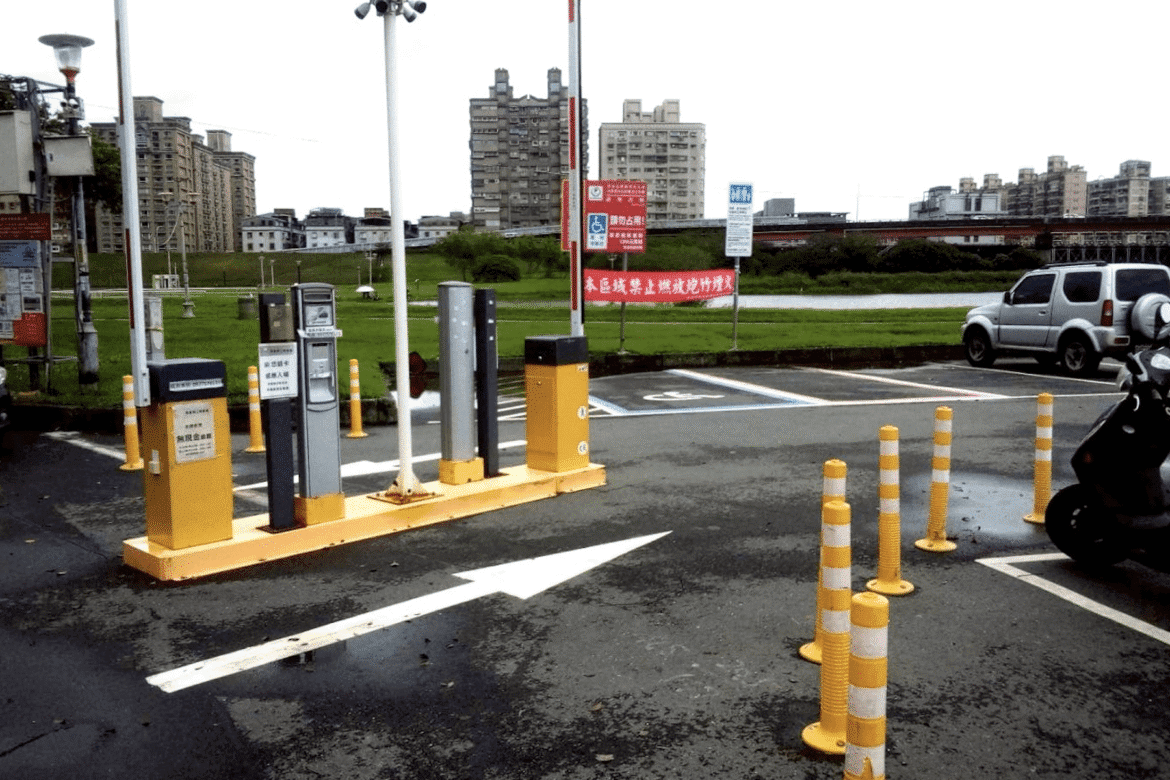 颱風積水退散     新北二重疏洪道堤外停車場已於10/23下午4點開放使用     道路同步解除管制