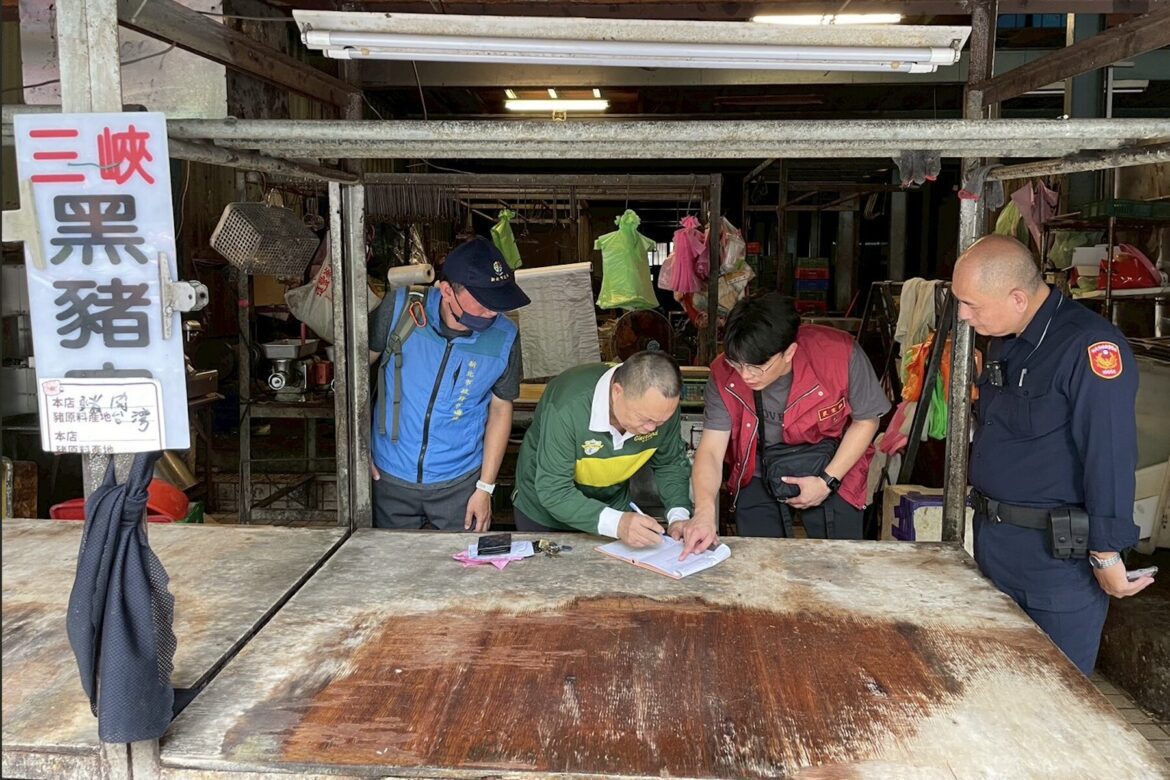 水流公現宰豬肉是假的!新北聯合稽查結果出爐     攤商：冷凍肉解凍販售