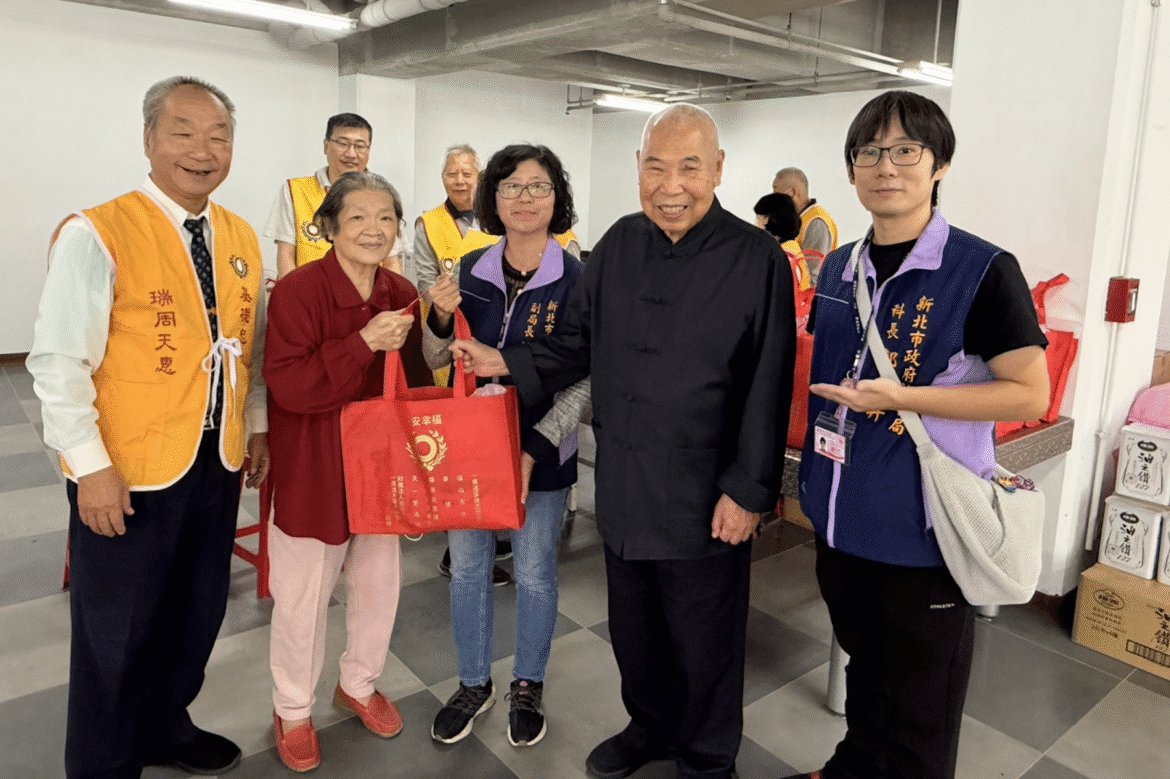 愛心29年不中斷     土城福山天惠堂攜手天華基金會     歲末為1400戶弱勢送暖心物資