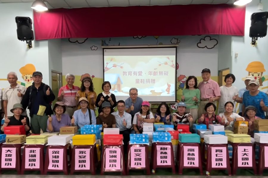 桃園教師退而不休  暖心捐鞋襪助偏鄉學童