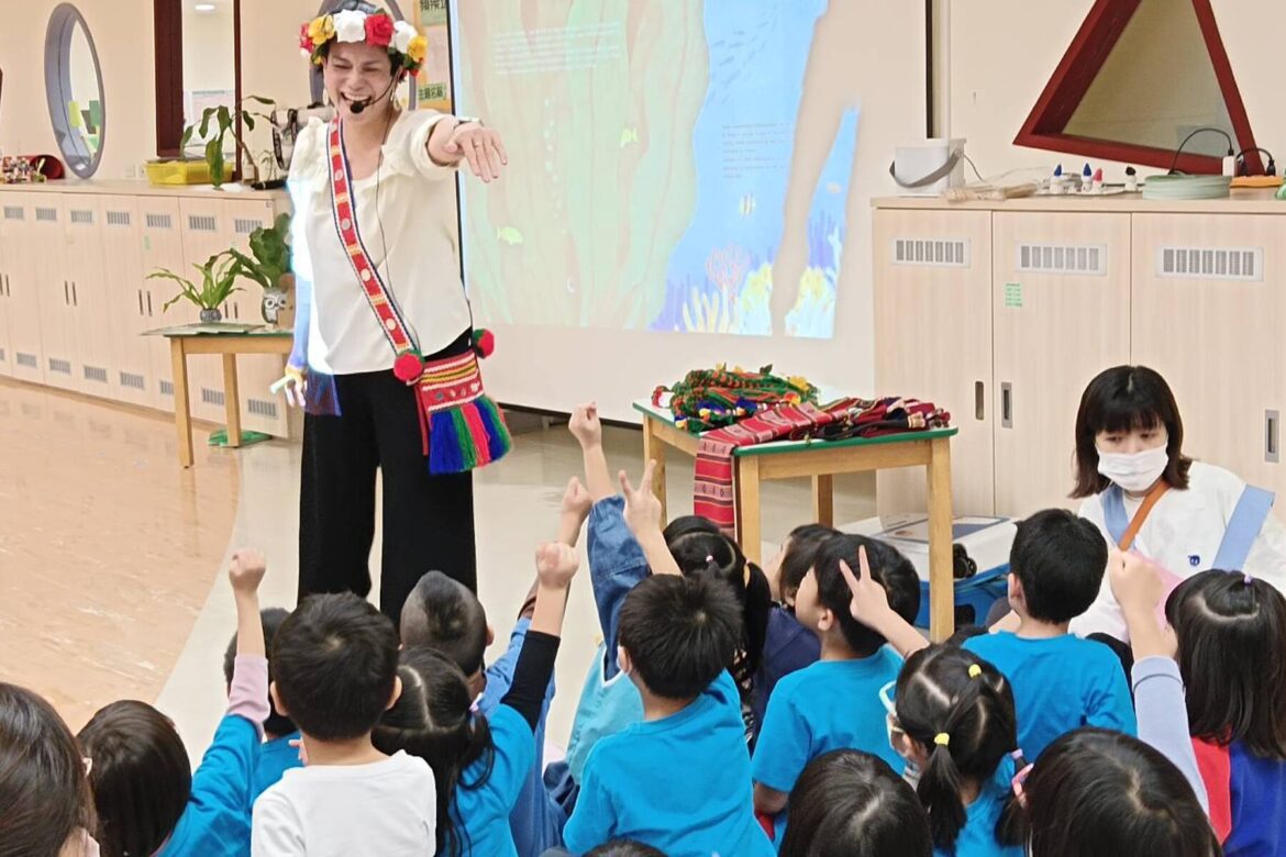 新北原民局推廣族語     《Lokot鳥巢蕨》海岸阿美語版繪本登場     孩子們在笑聲中親近文化