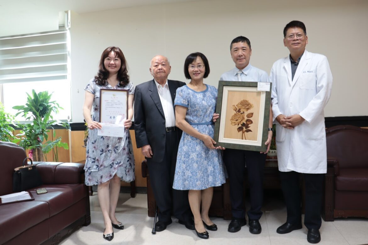 彰化醫院舉行「烙畫有情・仁心無界」烙畫聯展  割愛畫作捐所得 烙畫連結愛