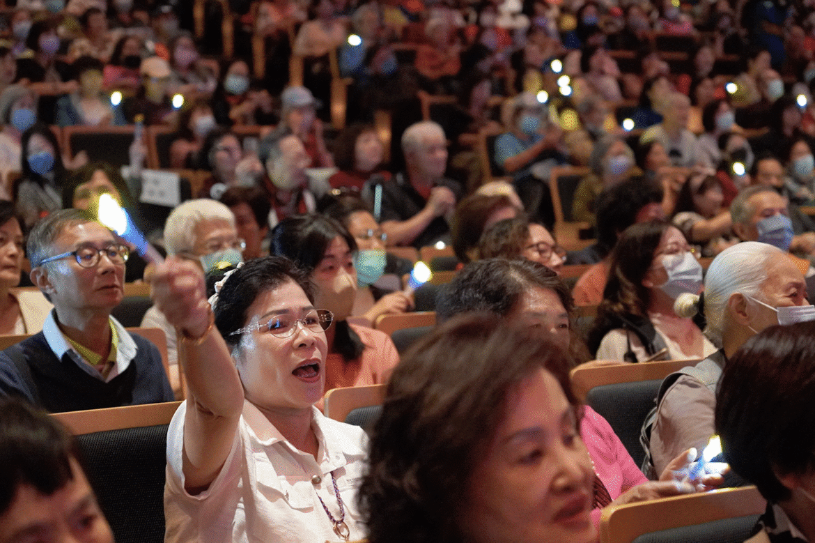 讓奉獻成為一種榮耀！新北市府攜手旺旺基金會     公益演唱會獻唱慰勞萬名志工