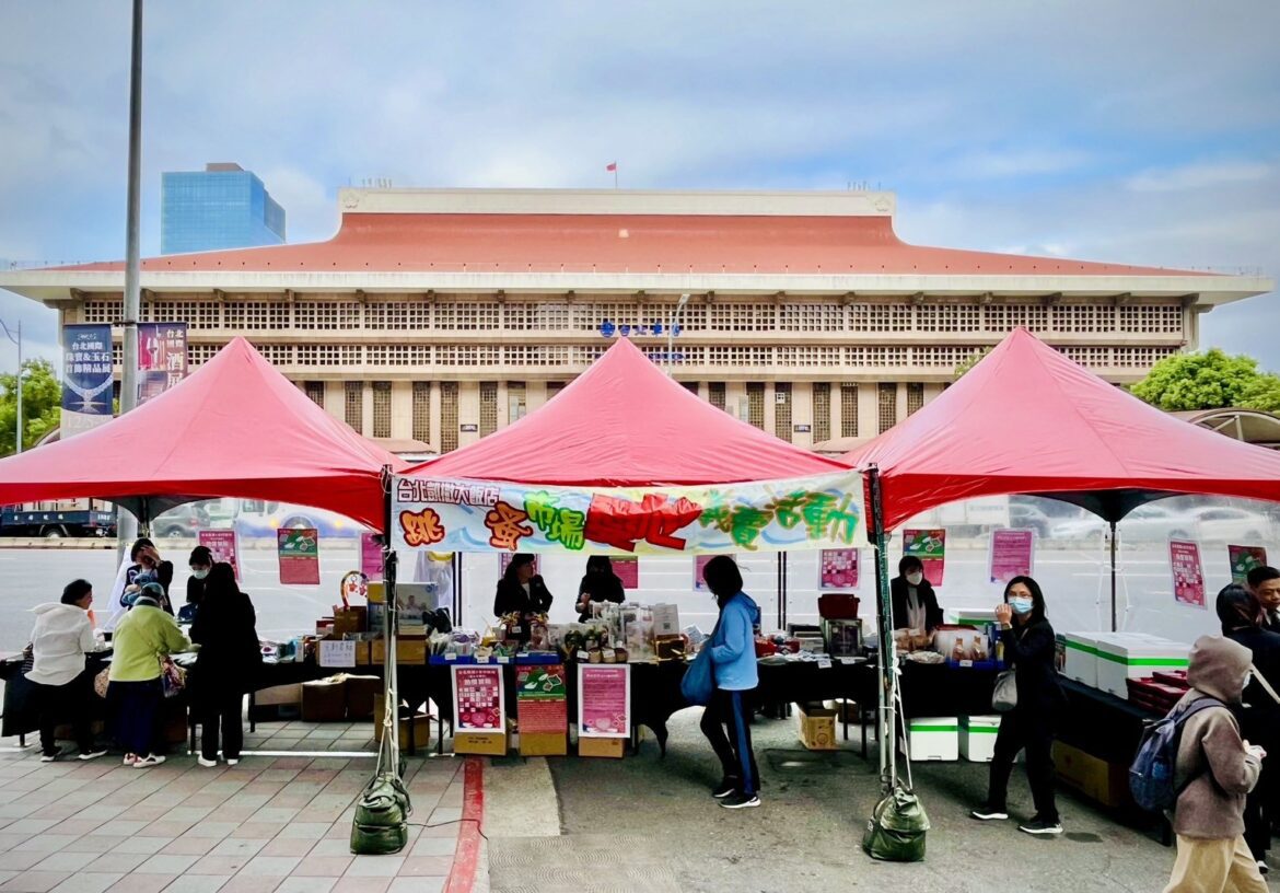 台北凱撒聖誕傳愛不停歇  串聯義賣與關懷行動送暖八里安老院