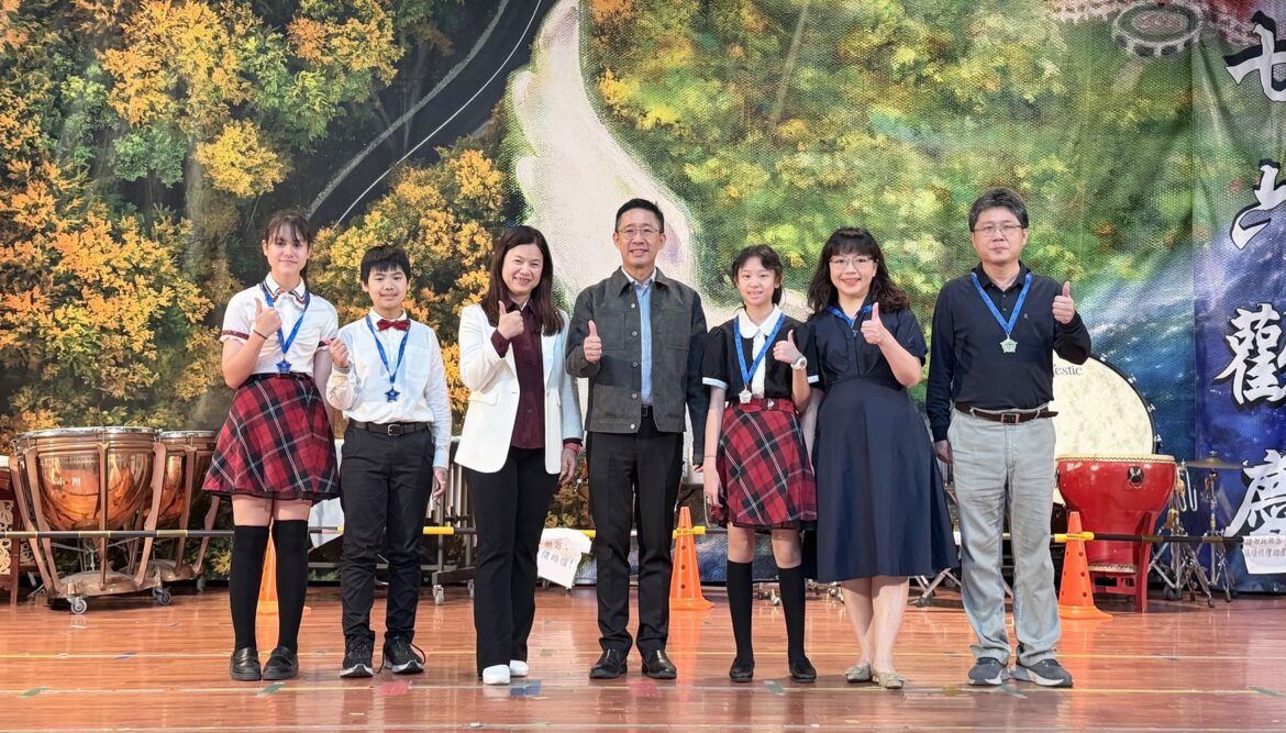 東華附小「以蹼力進」勇奪全國65屆科展第三名及康寧創新獎   康寧副總李紹康親頒專屬金屬獎章