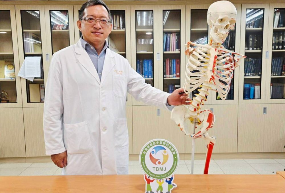 年長者骨鬆要治   牙齒也要顧  配合醫師正確用藥指引  避免隱藏風險