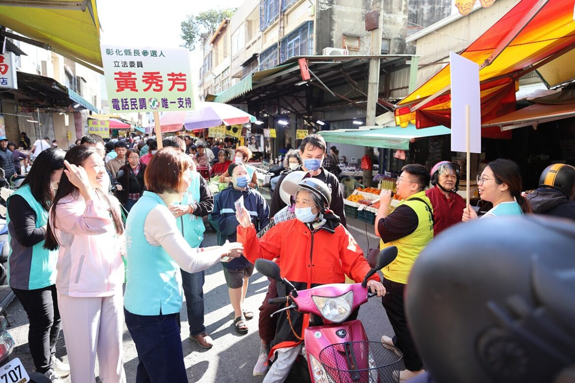 黃秀芳鹿港掃街高人氣  民眾送上肉粽、反應非常熱情