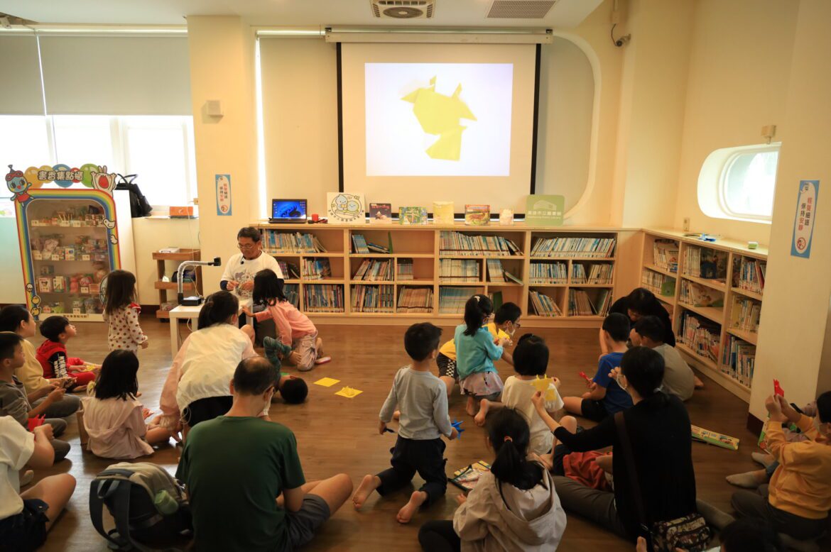高雄中崙圖書館外牆翻新　長興材料攜手鐘淵實業、坂茂綠能打造永續閱讀空間