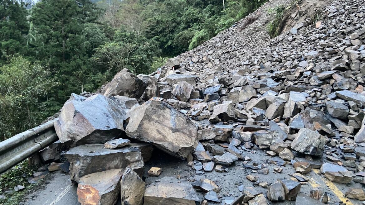 影音/太平山宜專一線8.5k坍方 交通暫時中斷預計下午2點搶通