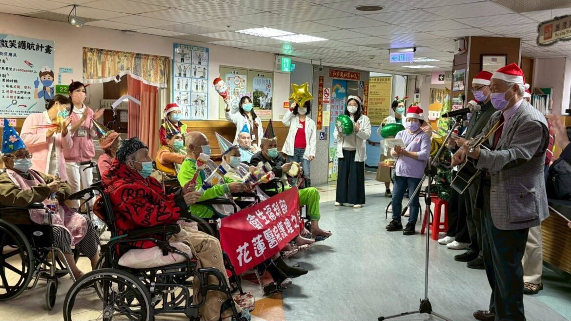 音樂陪伴與祝福住民長者     花蓮醫院推聖誕報佳音活動