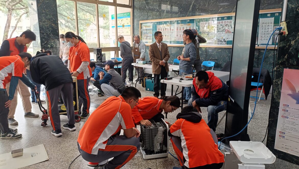 花蓮高工學生免費修家電　 攜手維修研習站學以致用