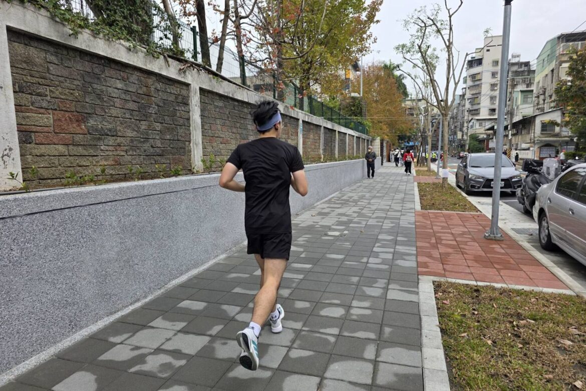 讓孩子平安上學！侯友宜赴三重驗收改善成果     全市 100 校廊道計畫進入最後衝刺
