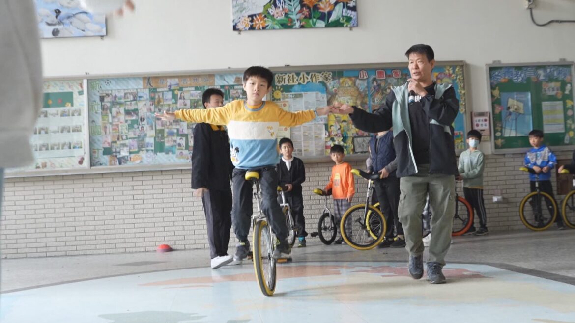 不畏跌倒  獨輪車展現孩子挫折到發光的自信
