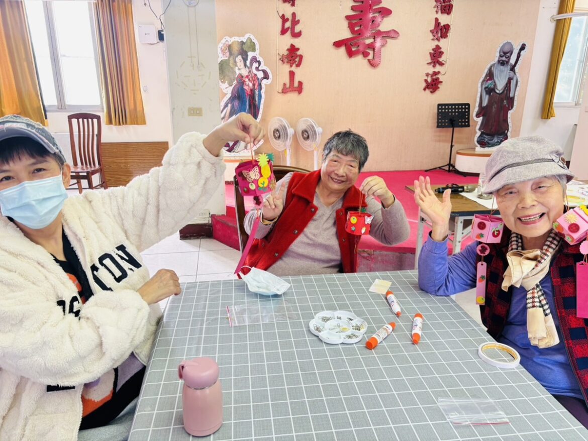 榮家辦理年味宮燈創意手作  帶領住民手作體驗為新春增添溫馨