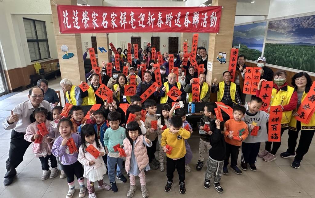 書法家揮毫迎新春  花蓮榮家增添喜氣
