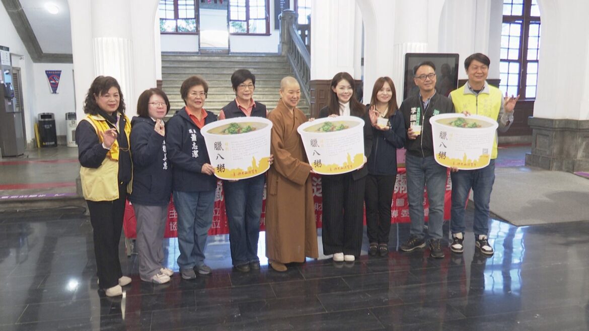 法寶寺激勵竹市府團隊  暖贈400杯臘八粥