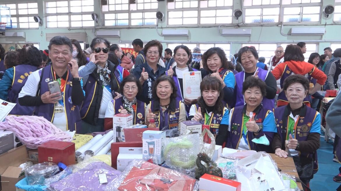 社區婦女關懷協會辦義賣  努力募集年菜經費