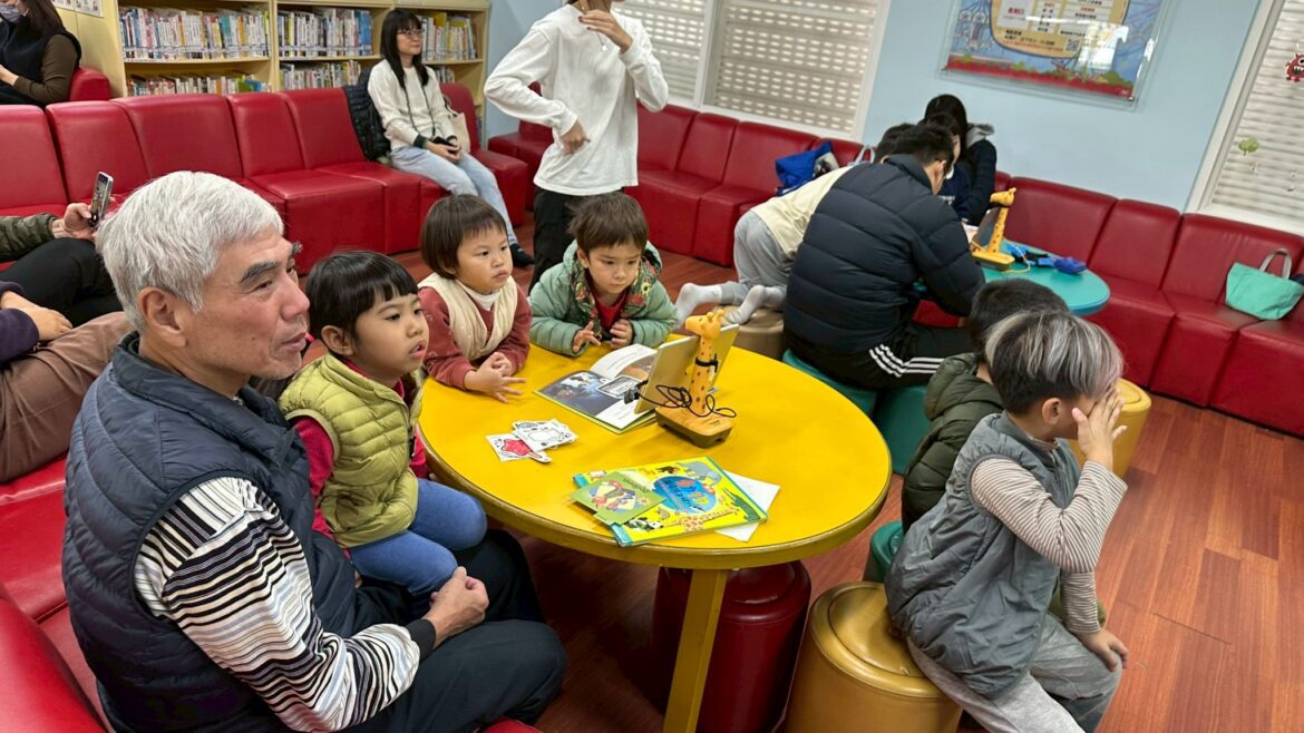 花蓮市圖AR互動繪本  提供親子雙語閱讀新體驗